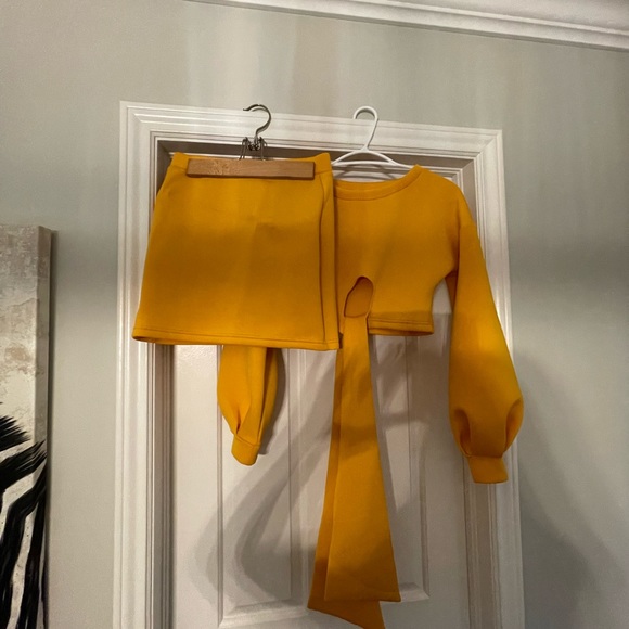 2-Piece Cropped Long Sleeve Skirt Set - Yellow - Picture 3 of 4
